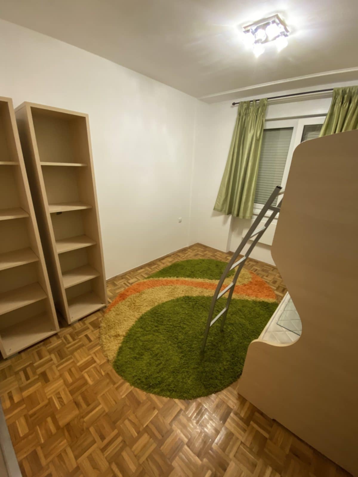 Izdajem dvosoban stan 60m2 3