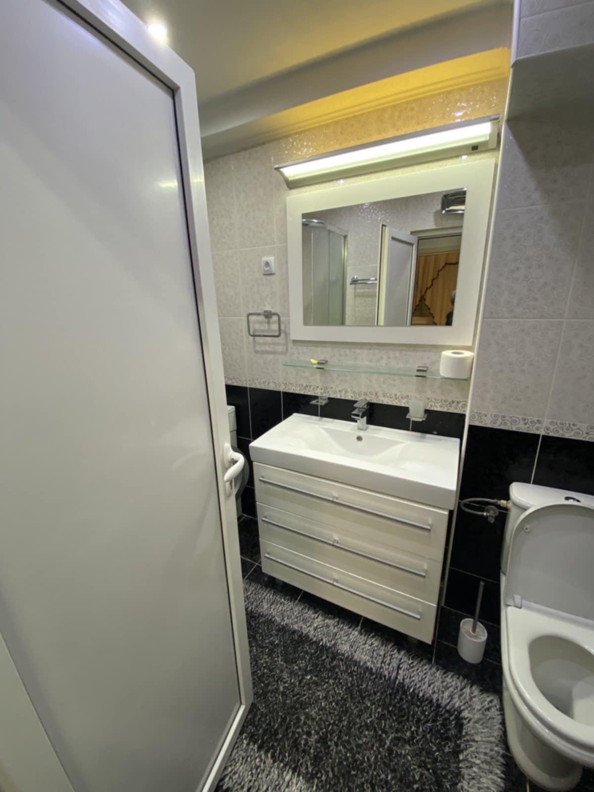 Izdajem dvosoban stan 60m2 4