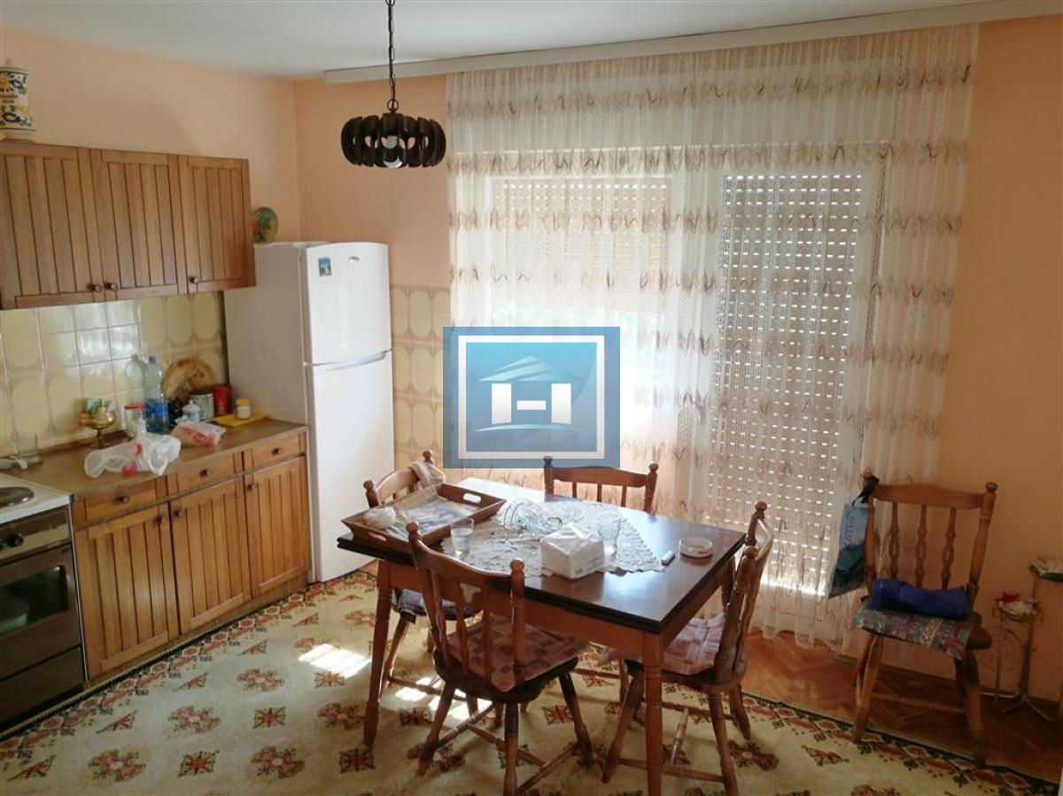 Prodaje se porodična kuća u Vrnjačkoj Banji kod Akva parka 9