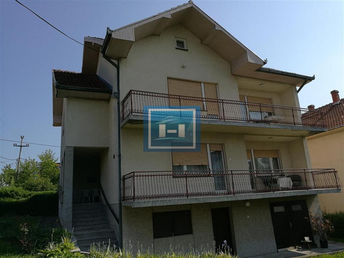 Prodaje se porodična kuća u Vrnjačkoj Banji kod Akva parka 2