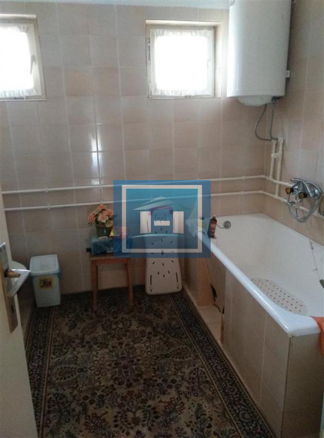 Prodaje se porodična kuća u Vrnjačkoj Banji kod Akva parka 15