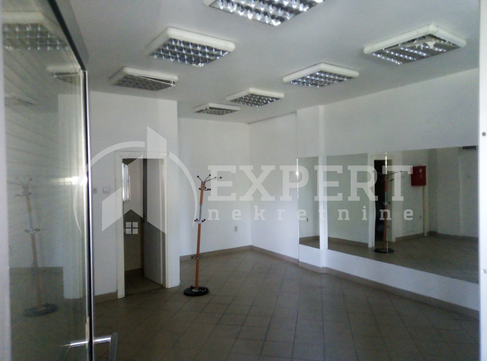 Lokal, 29 m2, Medijana, Topličina ID: p-013150 1