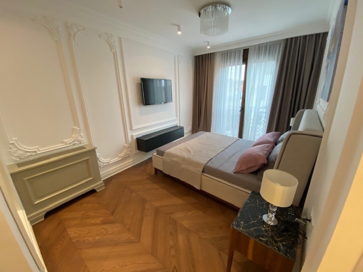 Izdavanje Cetvorosoban lux stan Vracar  garaza 5