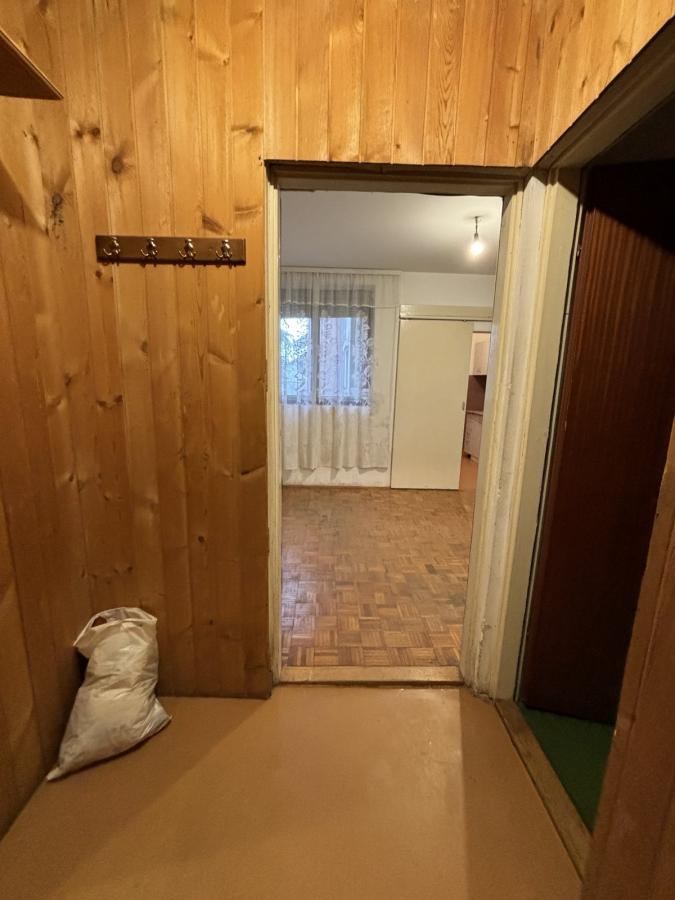 Stan u mirnom delu grada-izuzetno povoljan 11