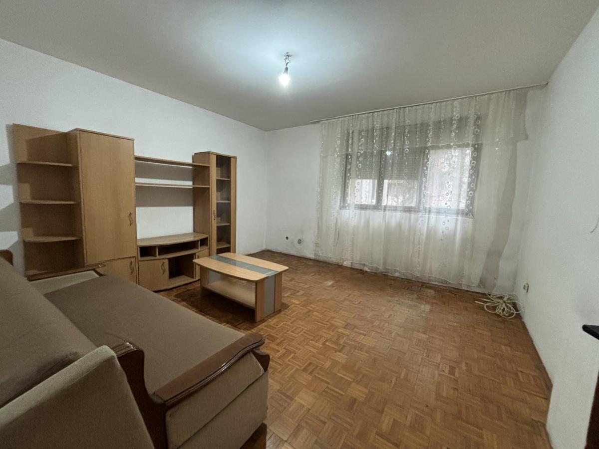 Stan u mirnom delu grada-izuzetno povoljan 1