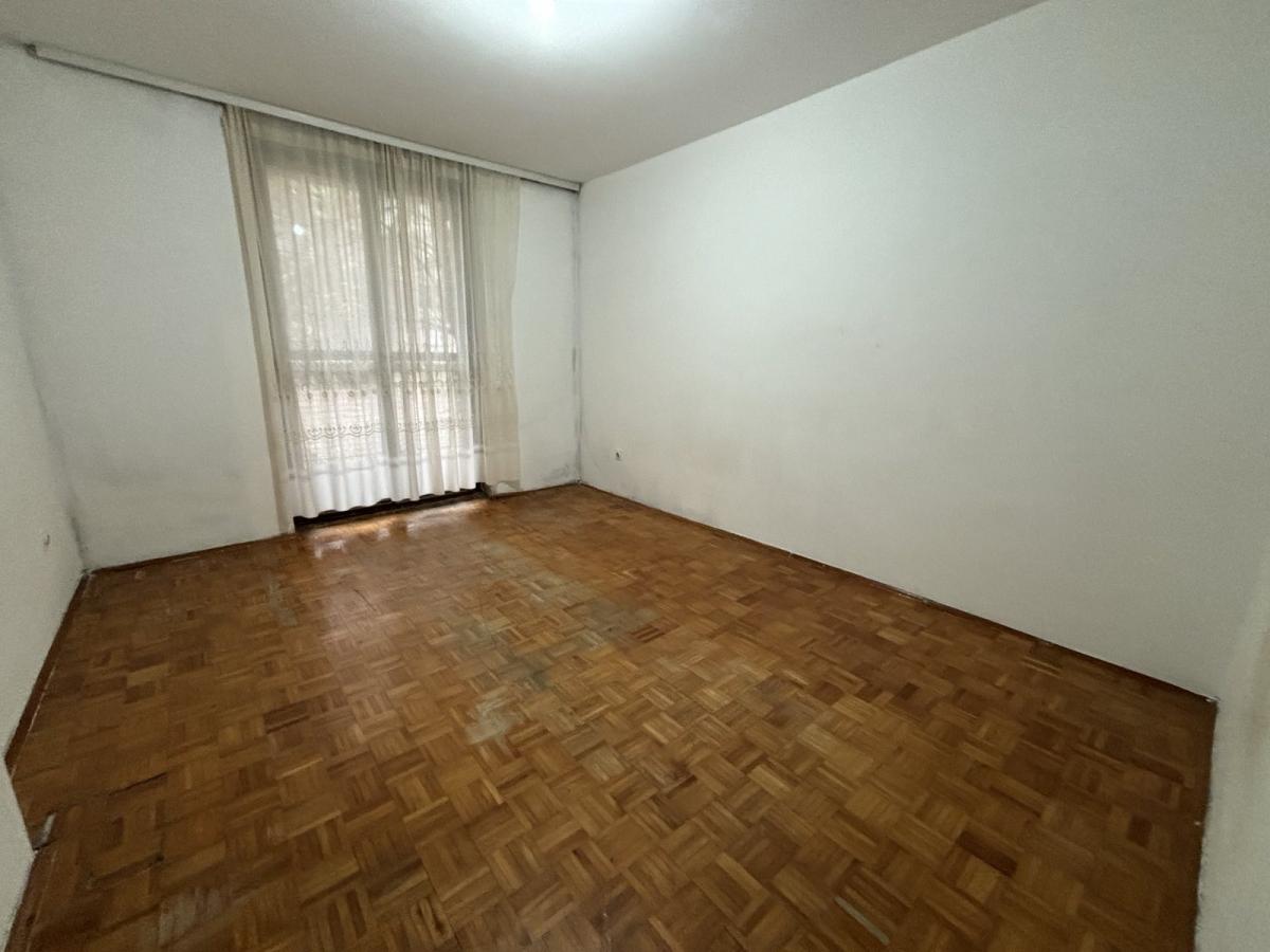 Stan u mirnom delu grada-izuzetno povoljan 3