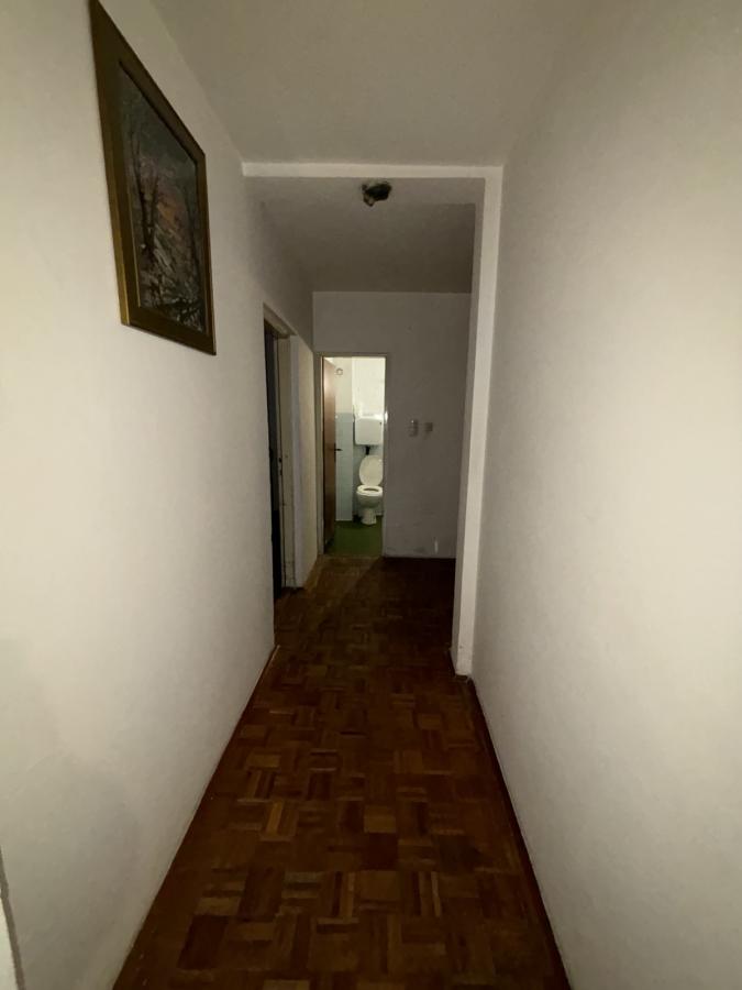 Stan u mirnom delu grada-izuzetno povoljan 4