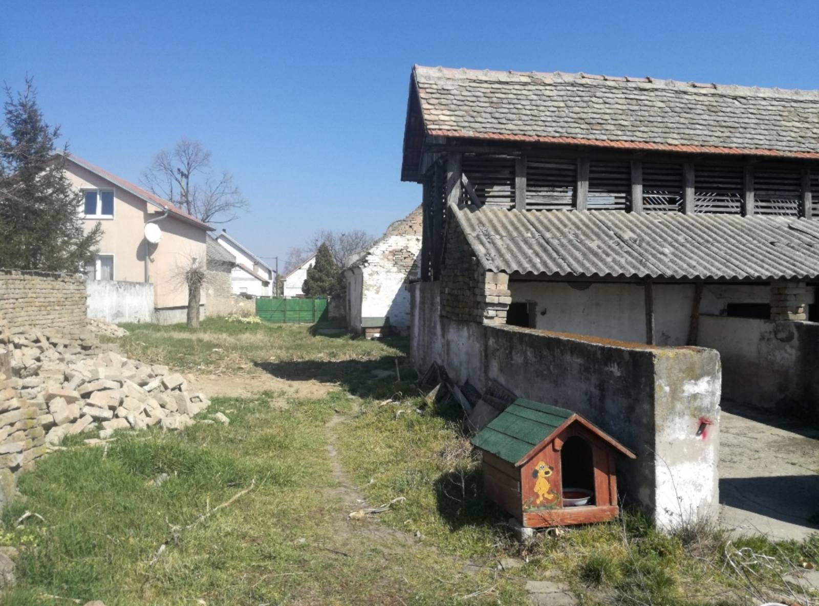 Prodajem kucu u centru Surduka 2