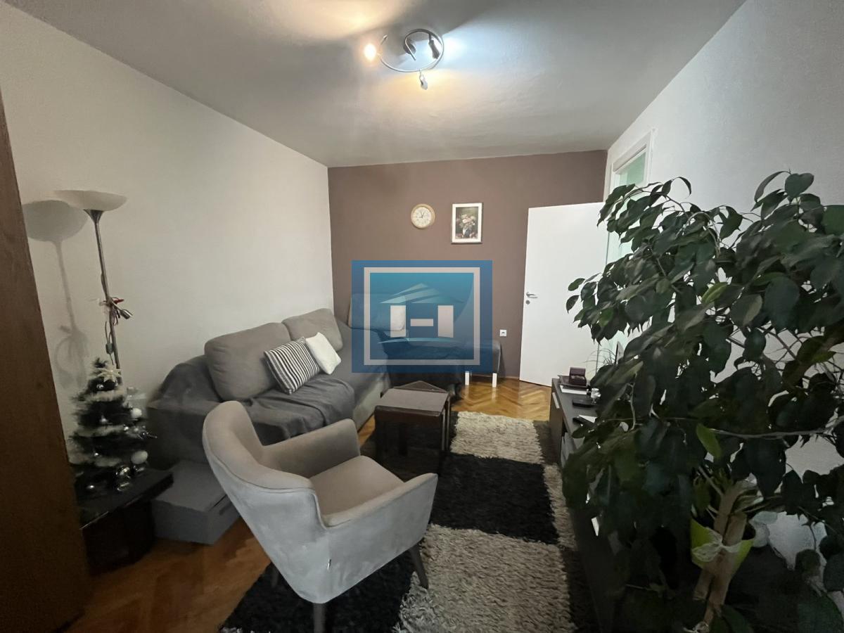 Kompletno renoviran stan u centru Jagodine 3