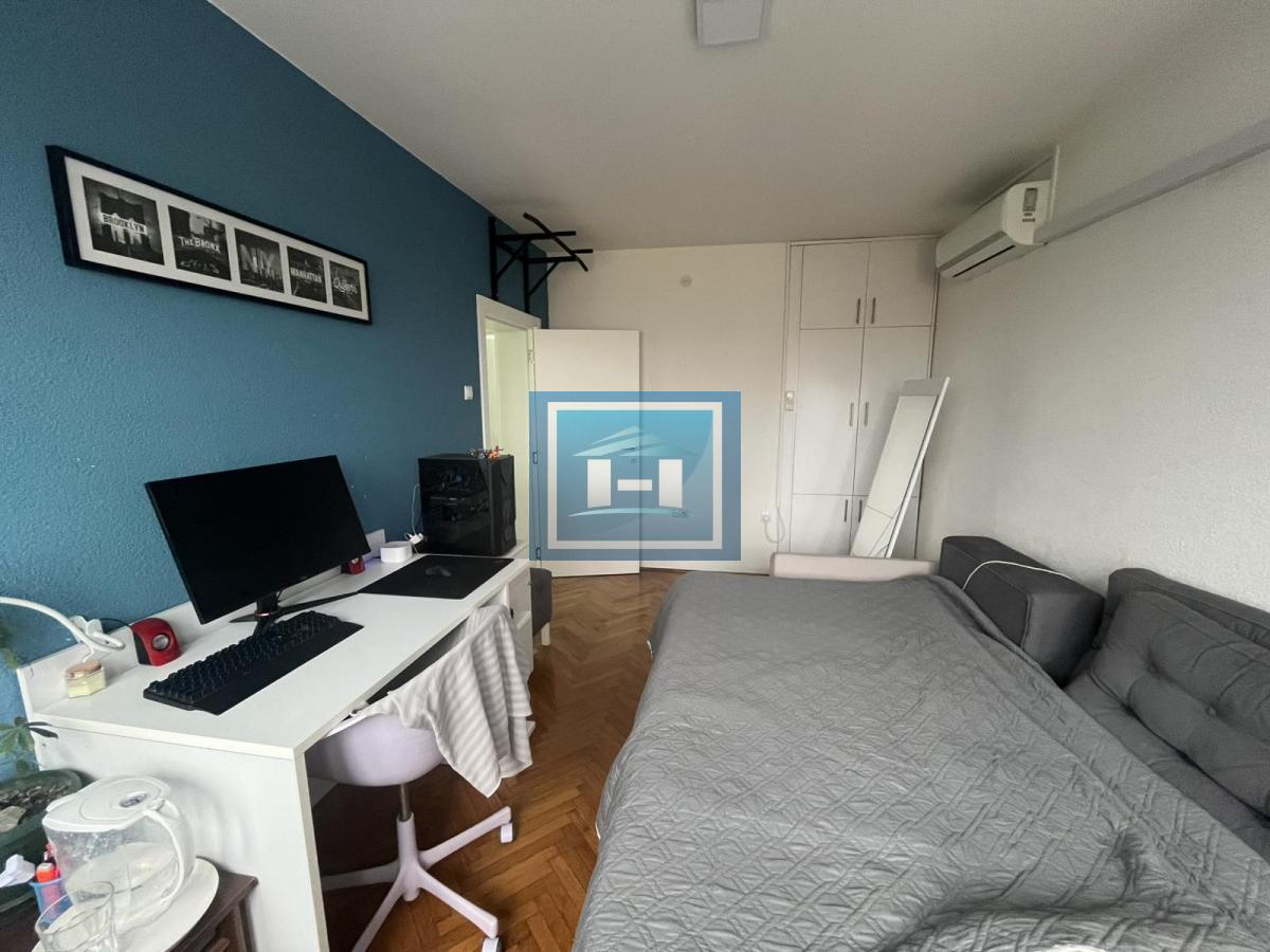 Kompletno renoviran stan u centru Jagodine 11