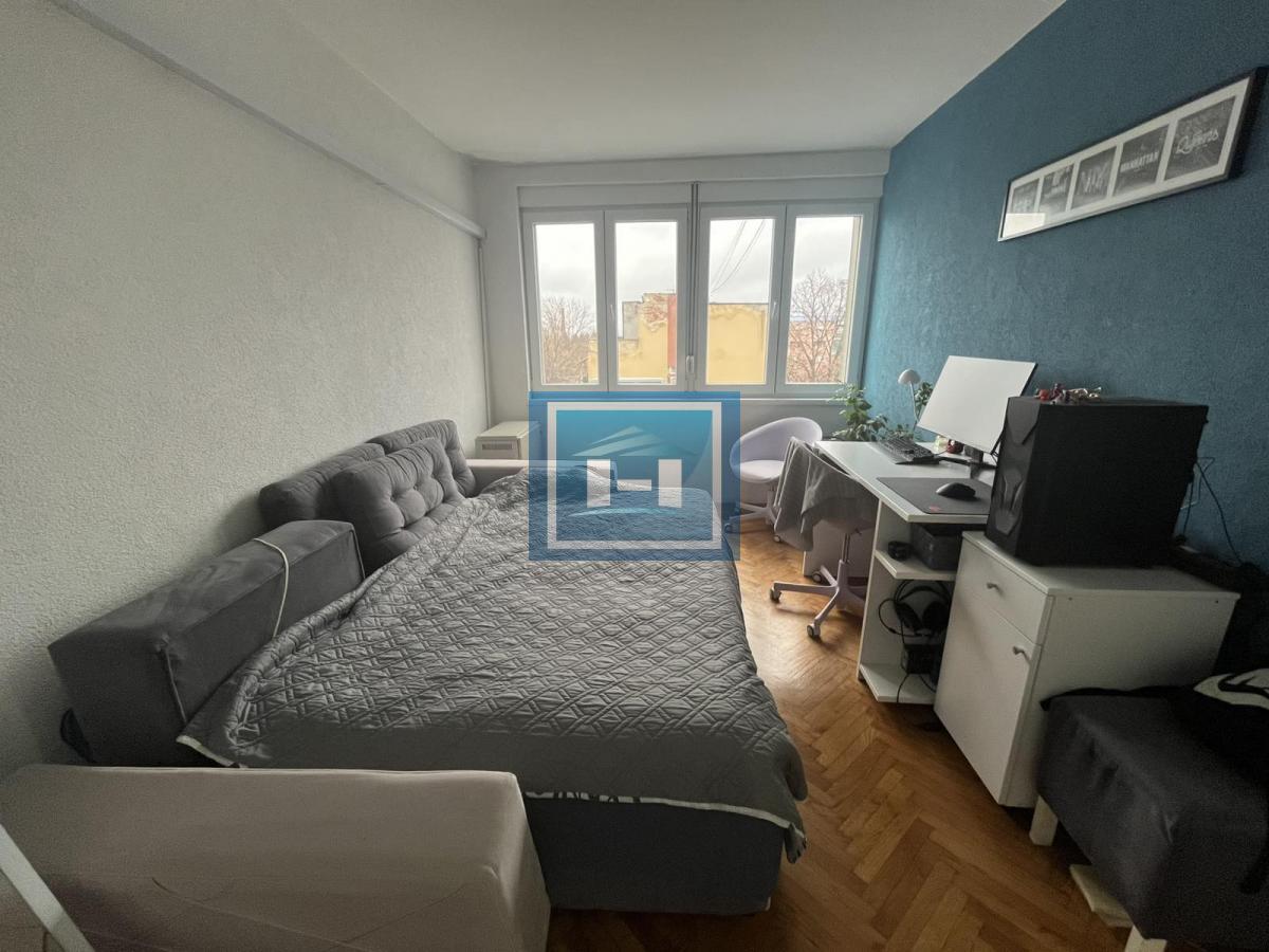 Kompletno renoviran stan u centru Jagodine 12