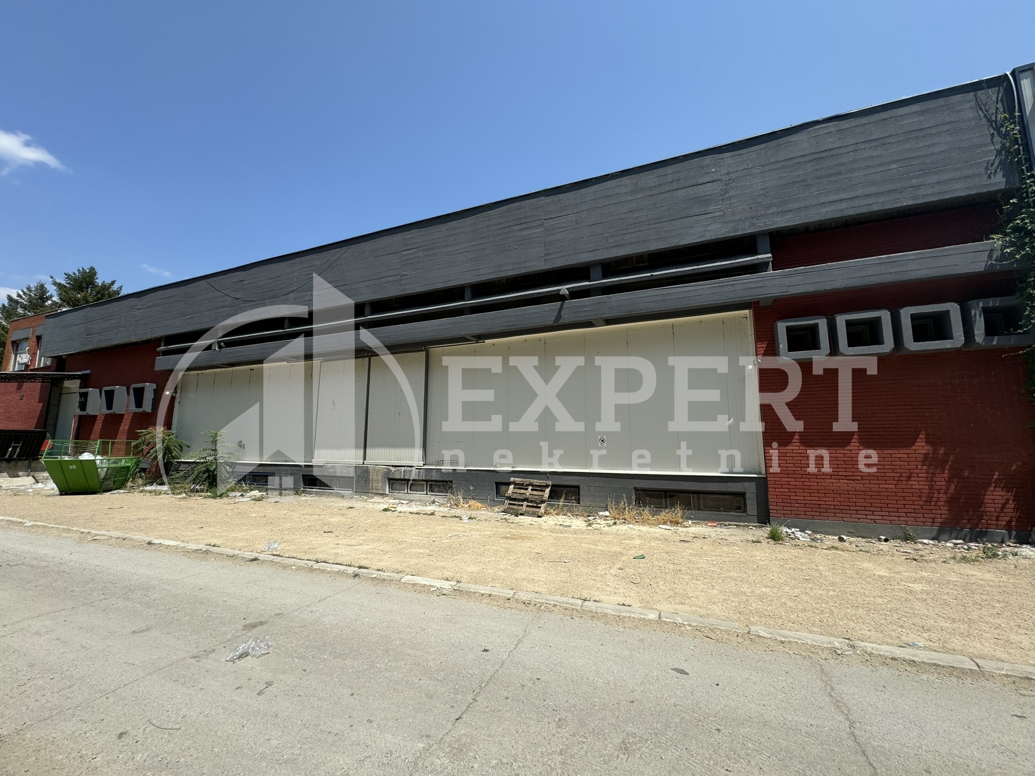 Lokal, 1000 m2, Kičevo, Šumadijska ID: i-013158 8