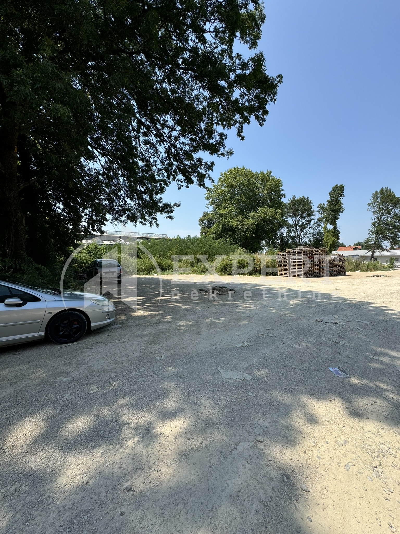 Lokal, 1000 m2, Kičevo, Šumadijska ID: i-013158 1