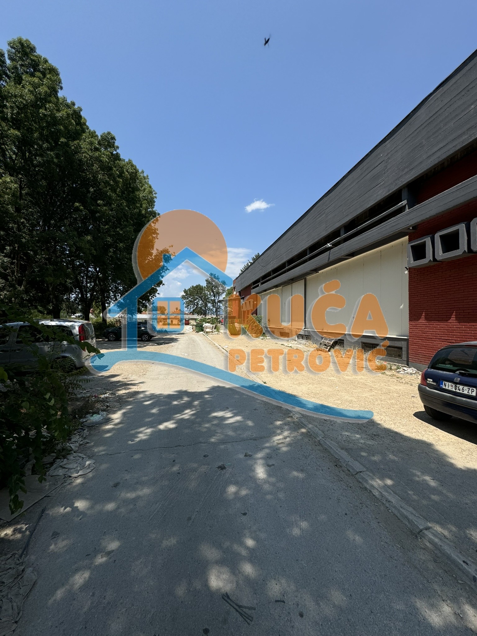 Lokal, 1000 m2, Kičevo, Šumadijska ID: i-013158 2