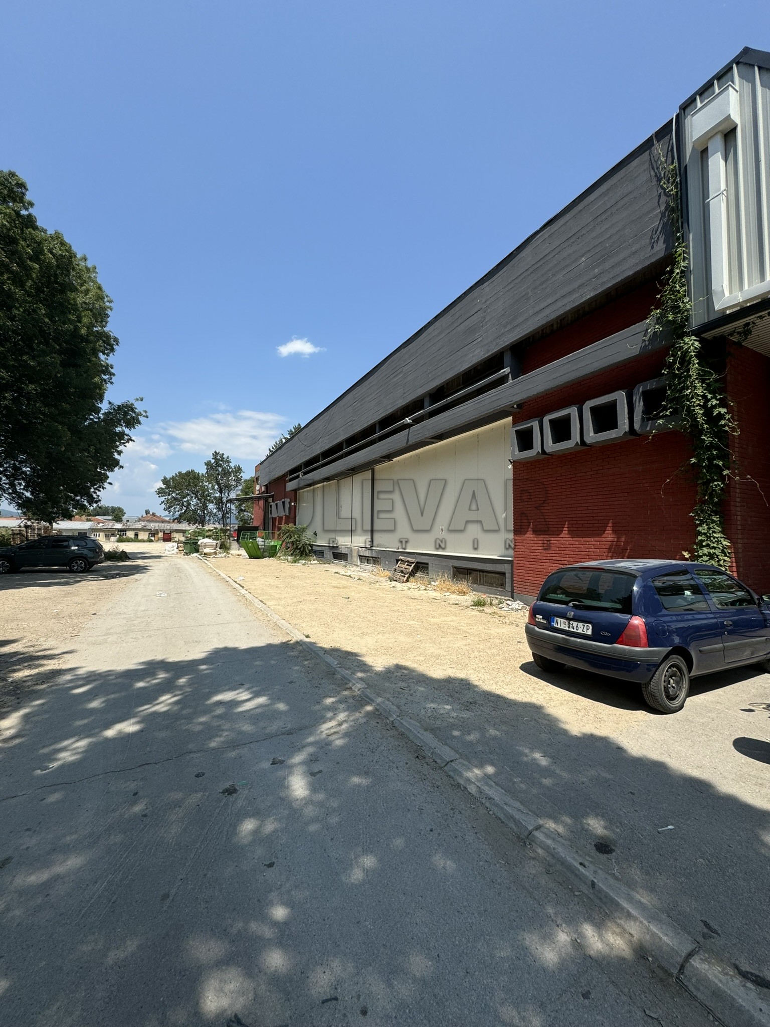 Lokal, 1000 m2, Kičevo, Šumadijska ID: i-013158 3