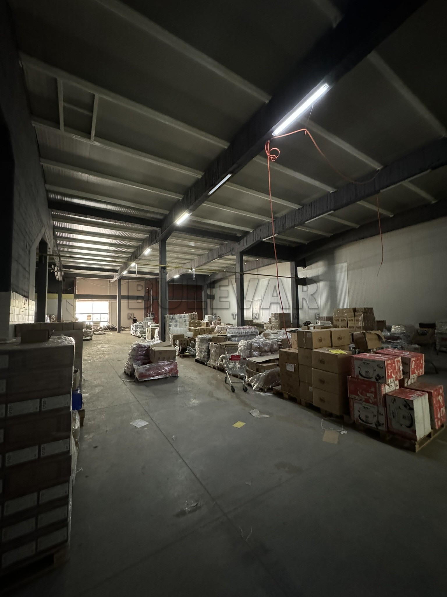 Lokal, 1000 m2, Kičevo, Šumadijska ID: i-013158 11