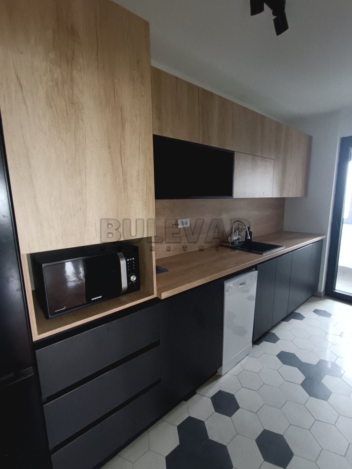 Trosoban stan, 85 m2, Dom zdravlja, Vojvode Mišića ID: i-013162 8