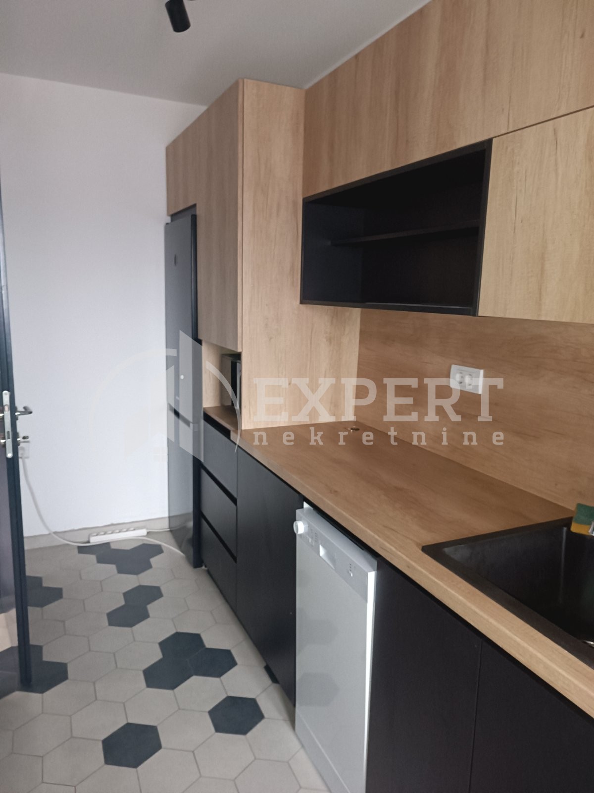 Trosoban stan, 85 m2, Dom zdravlja, Vojvode Mišića ID: i-013162 6