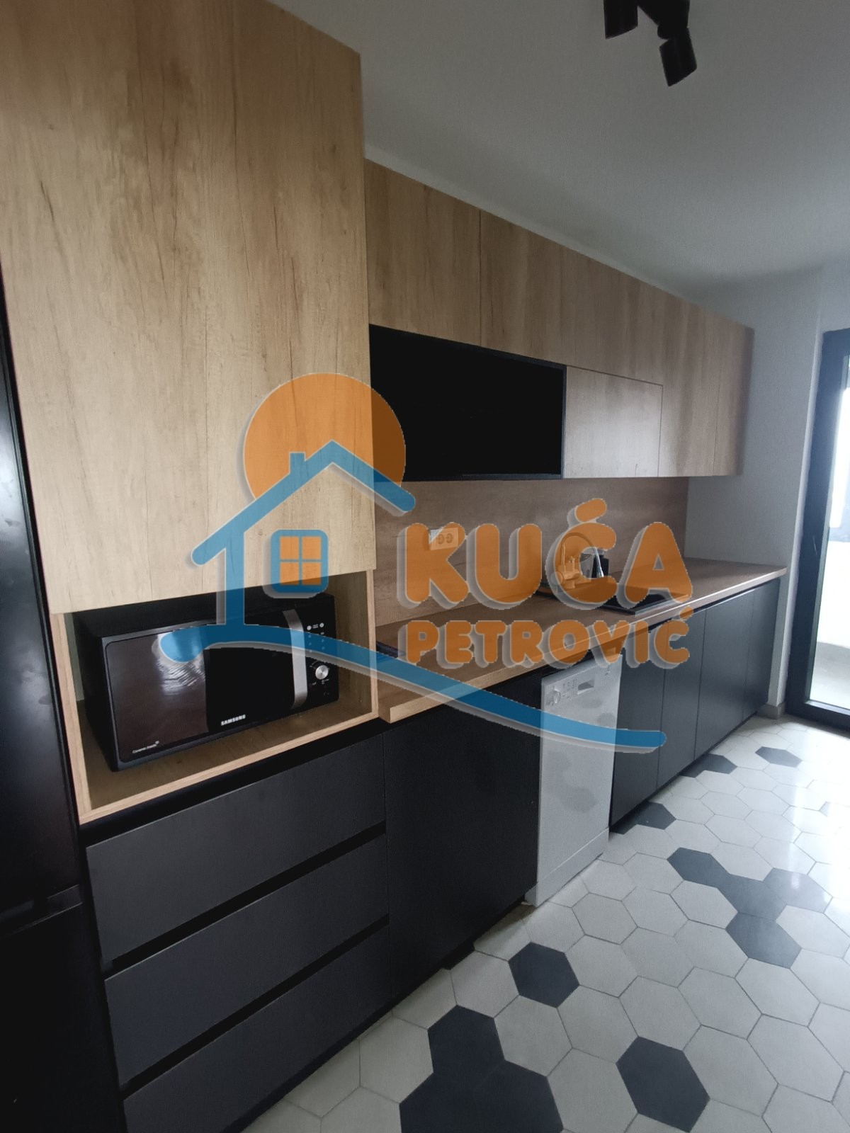 Trosoban stan, 85 m2, Dom zdravlja, Vojvode Mišića ID: i-013162 8