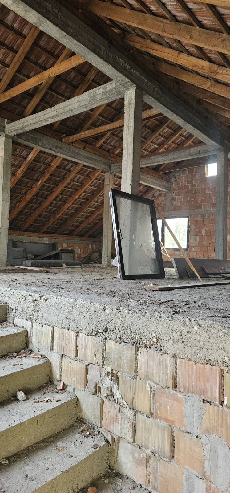 Prodajem stambeno poslovni objekat u Vranicu 3