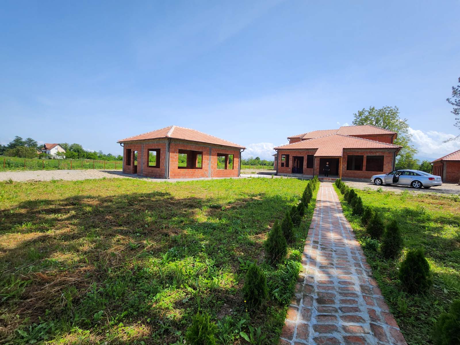 Prodajem plac sa kompletno svim objektima 4