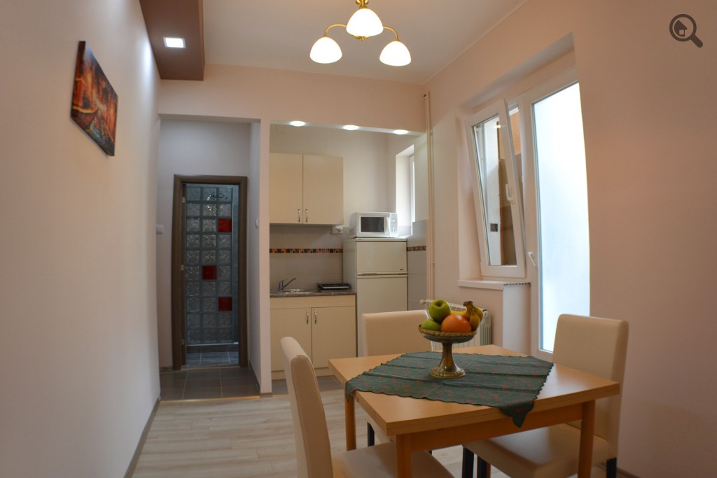 Prodajem dvosoban stan na Savskom Trgu 2