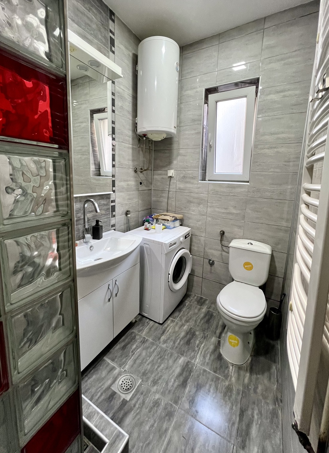 Prodajem dvosoban stan na Savskom Trgu 4