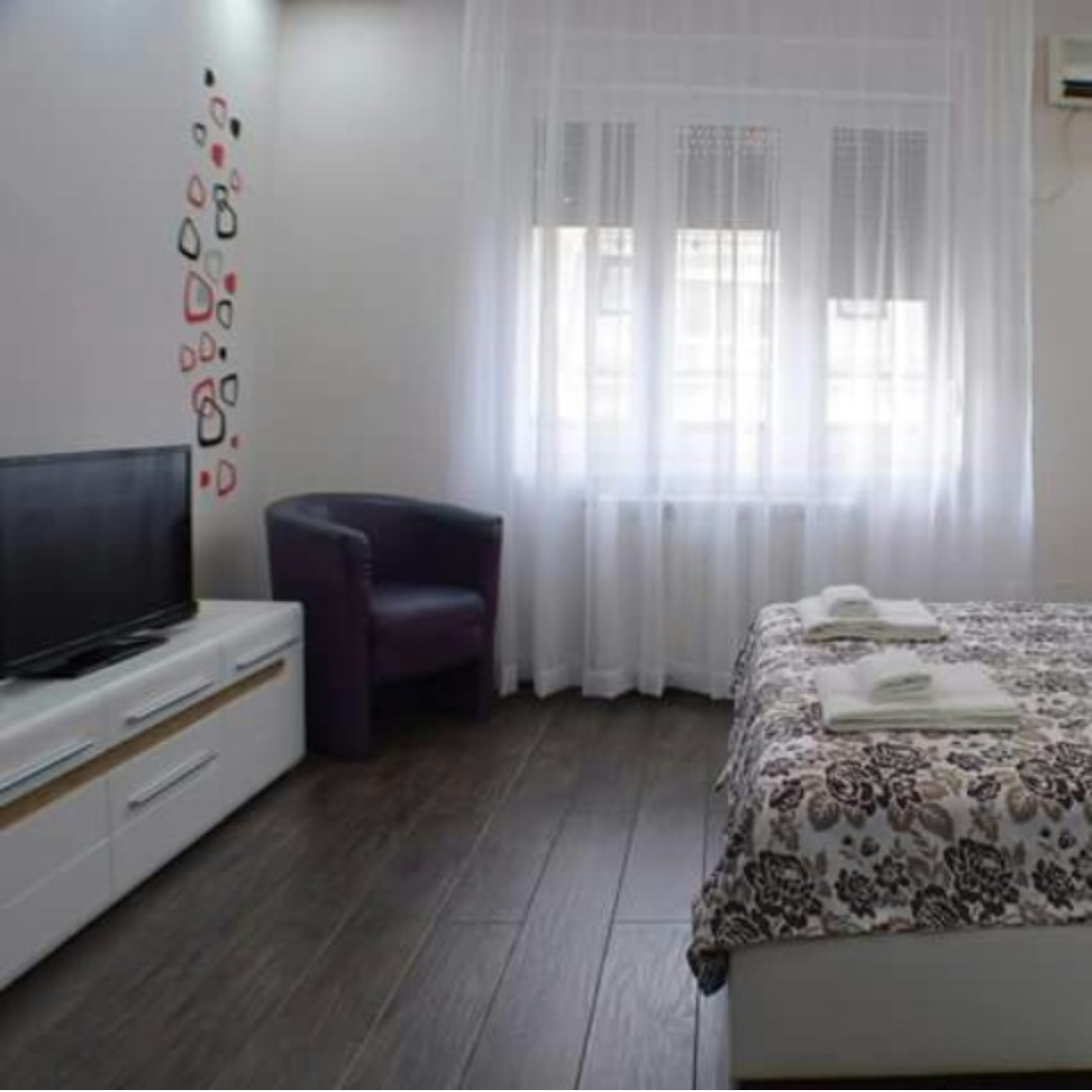 Prodajem dvosoban stan na Savskom Trgu 5