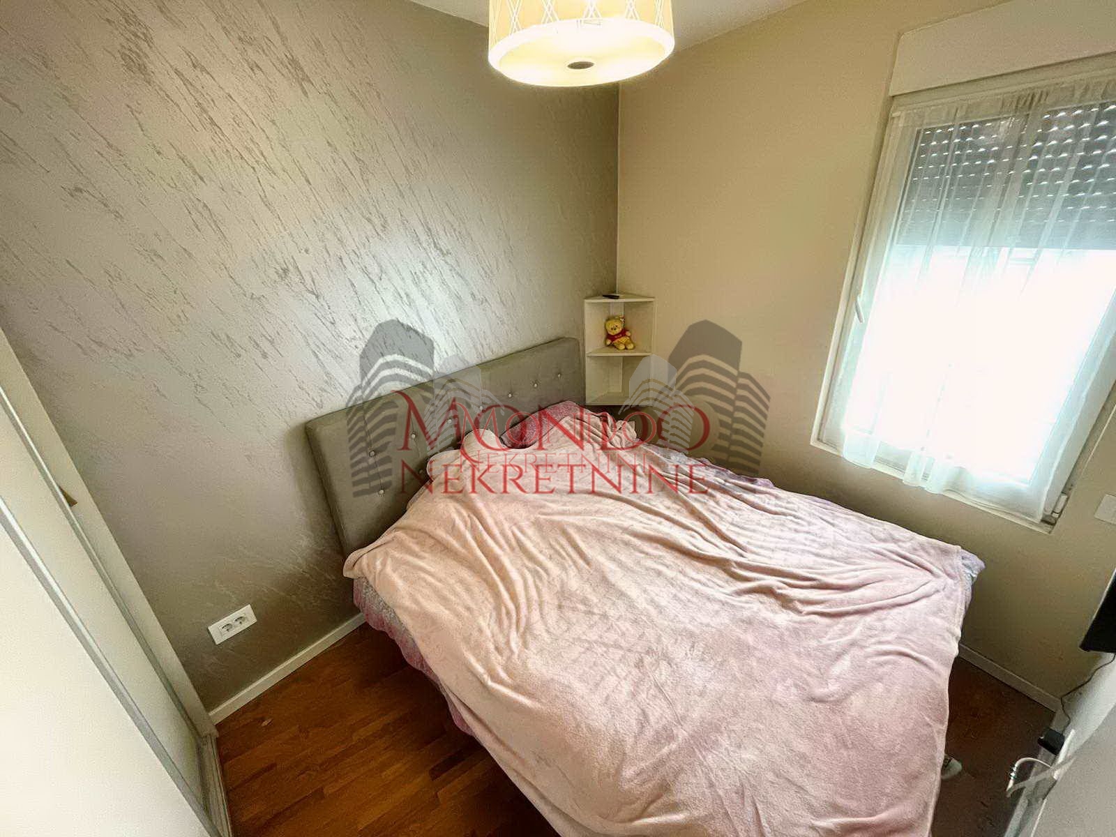 Izdaje se jednoiposoban stan u samom centru grada, parking! 5