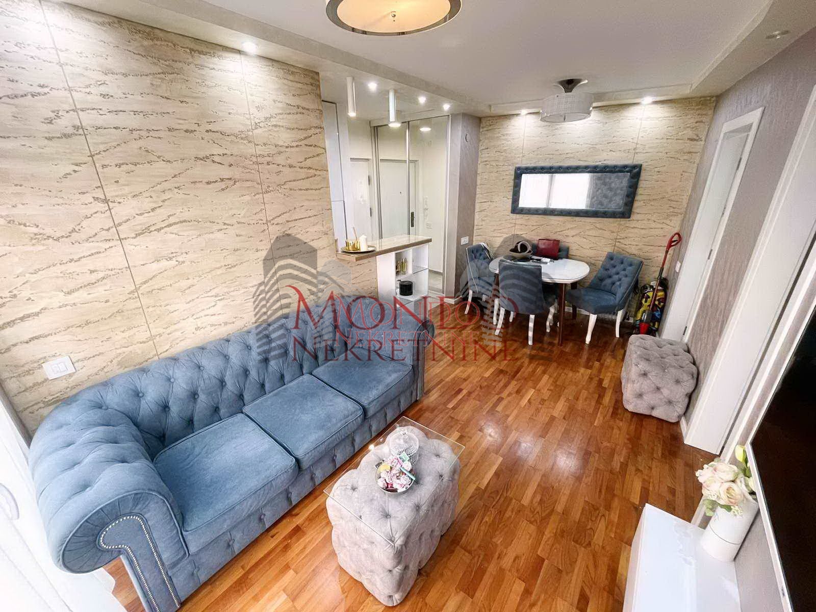 Izdaje se jednoiposoban stan u samom centru grada, parking! 2