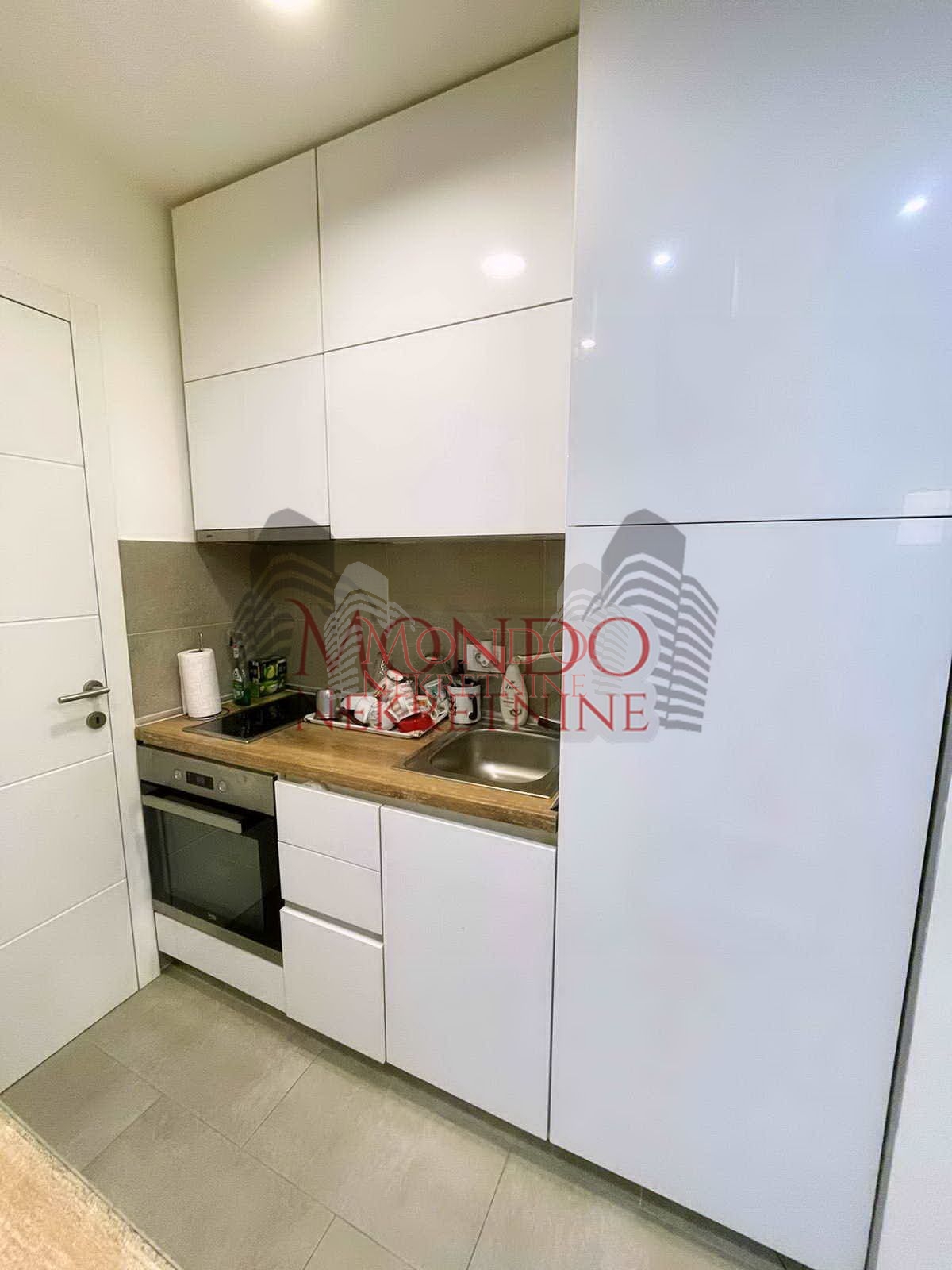 Izdaje se jednoiposoban stan u samom centru grada, parking! 4