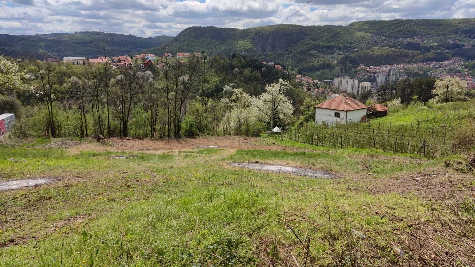 Prodajem plac Uzice 1