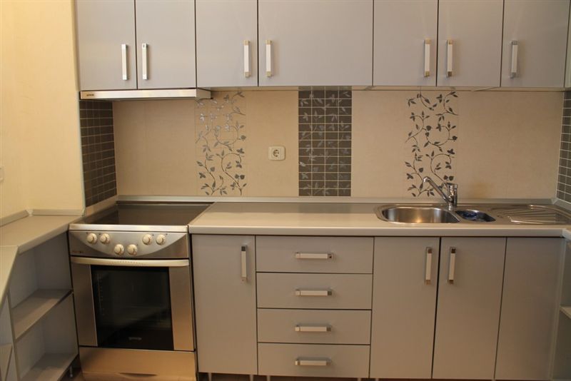 Prodajemo kuću na Dedinju  tri etaže  215m2  1ar 3