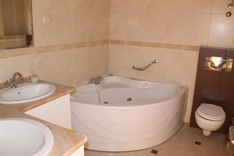 Prodajemo kuću na Dedinju  tri etaže  215m2  1ar 4