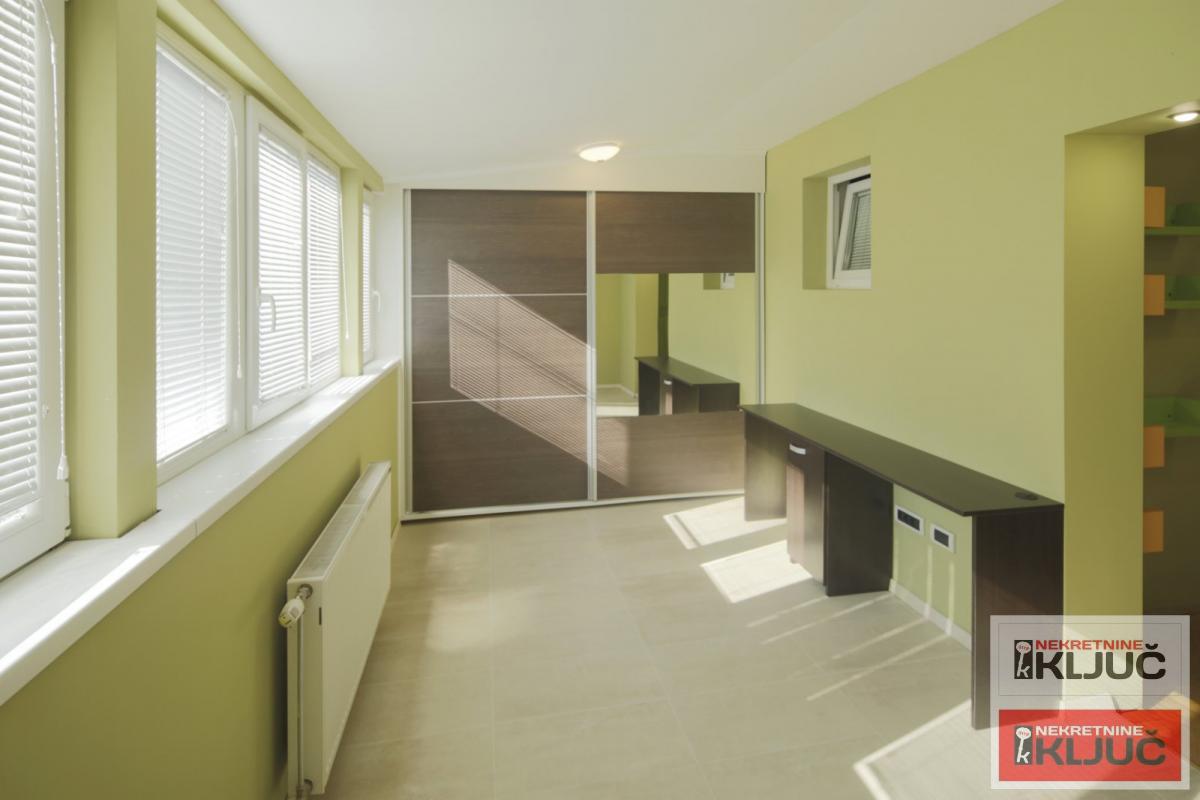 CENTAR, 119m2, Četvorosoban-Duplex, Namešten 25
