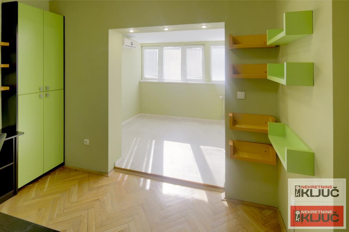 CENTAR, 119m2, Četvorosoban-Duplex, Namešten 26