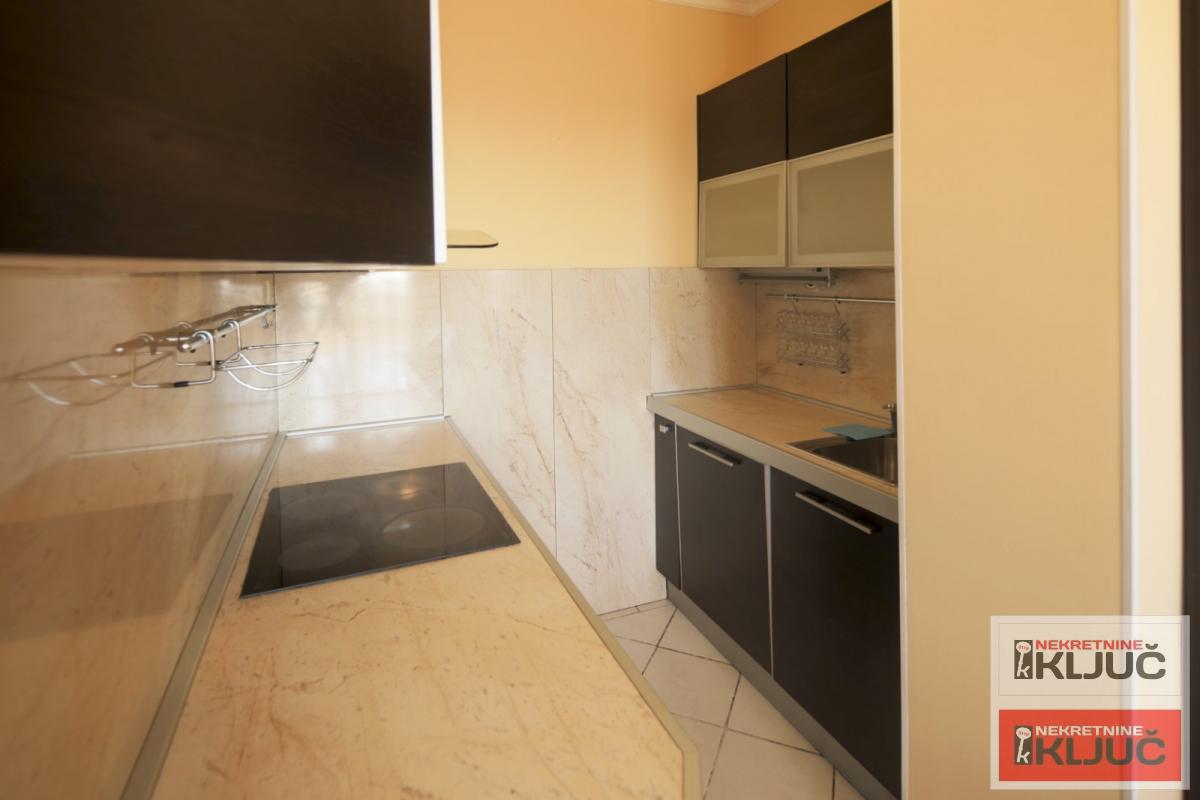 CENTAR, 119m2, Četvorosoban-Duplex, Namešten 6