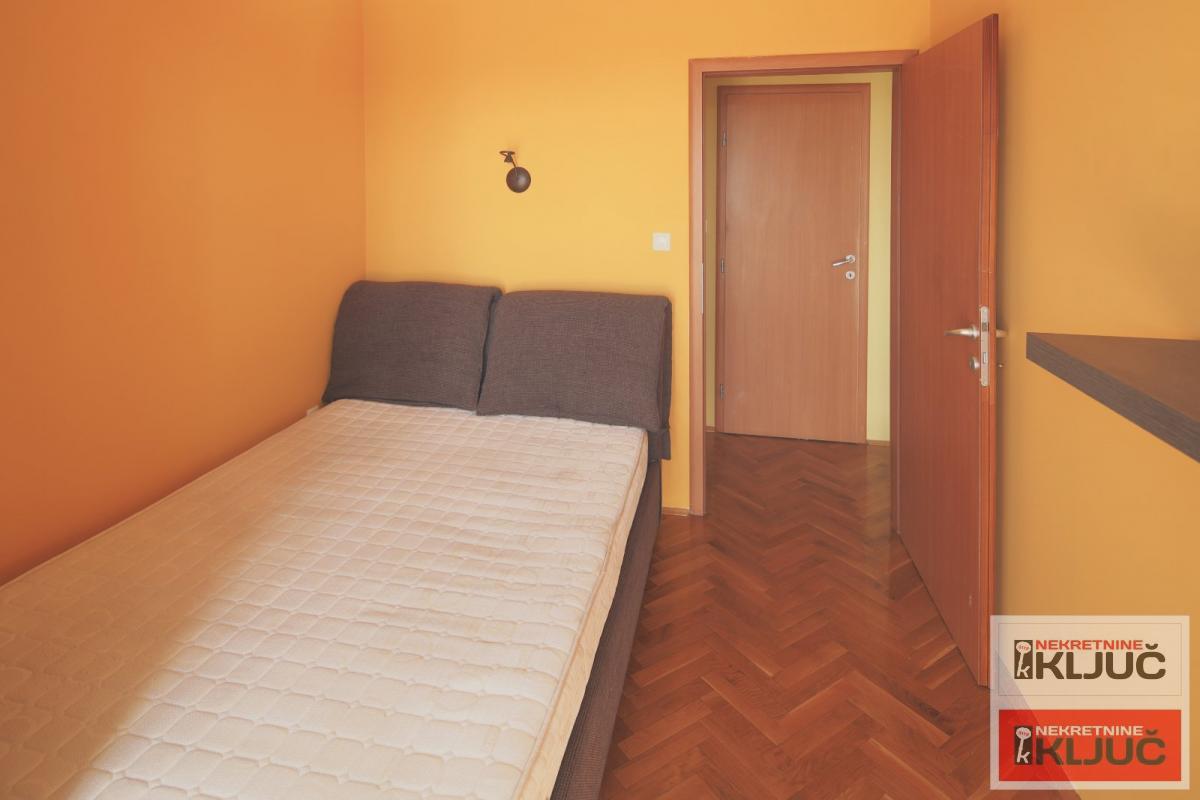 CENTAR, 119m2, Četvorosoban-Duplex, Namešten 9