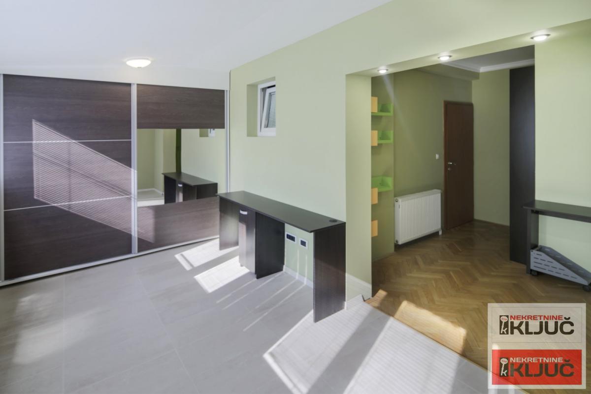 CENTAR, 119m2, Četvorosoban-Duplex, Namešten 12