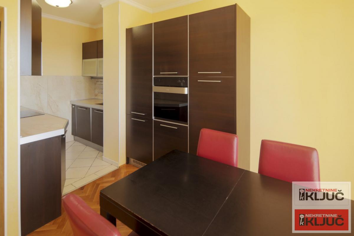 CENTAR, 119m2, Četvorosoban-Duplex, Namešten 19