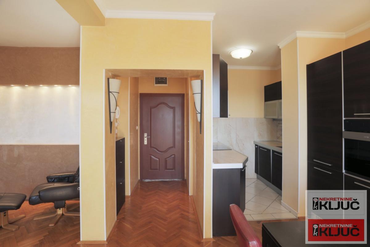CENTAR, 119m2, Četvorosoban-Duplex, Namešten 20