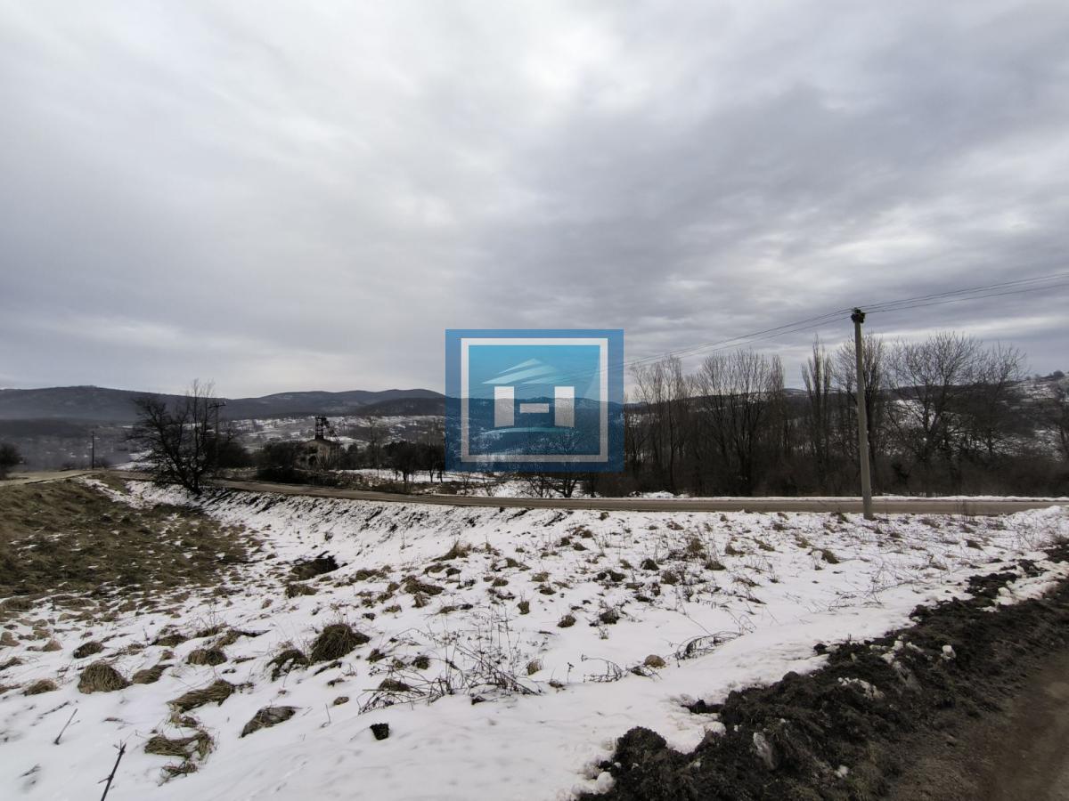 Vikendica sa velikim dvorištem i pomoćnim objektima u srcu Ravne Reke 22