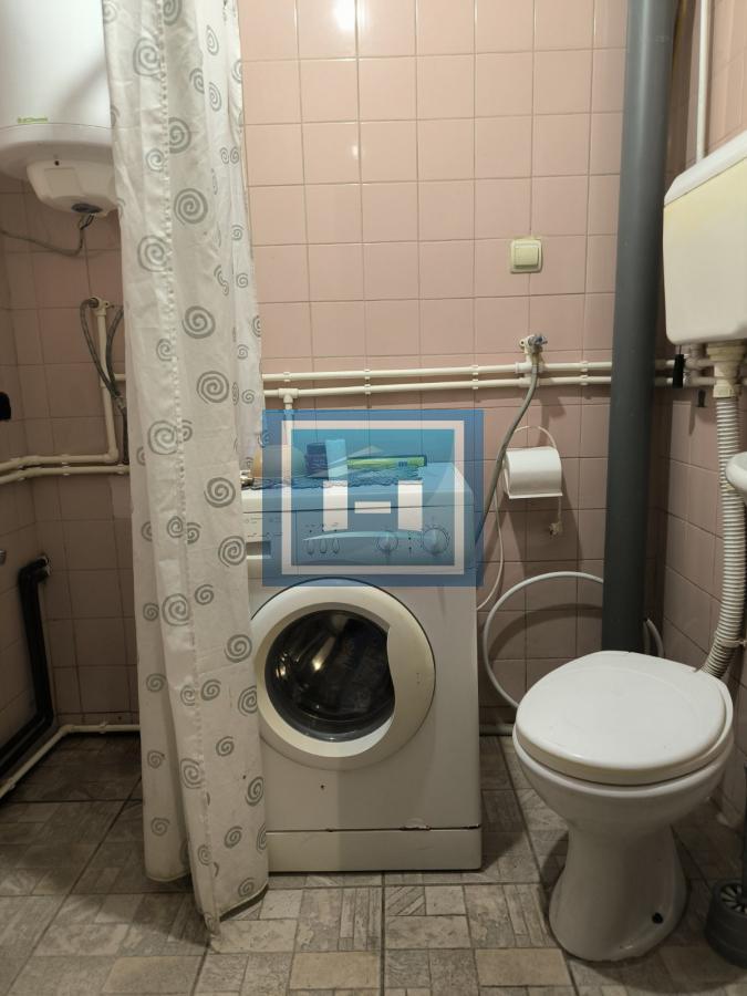 Vikendica sa velikim dvorištem i pomoćnim objektima u srcu Ravne Reke 27