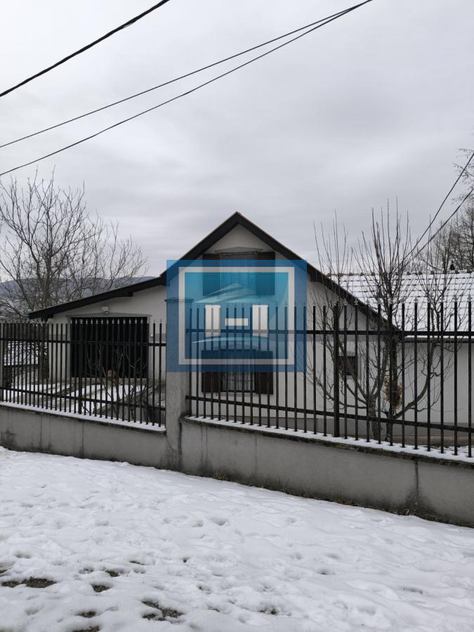 Vikendica sa velikim dvorištem i pomoćnim objektima u srcu Ravne Reke 28