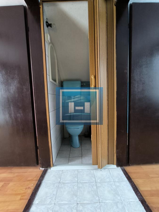 Vikendica sa velikim dvorištem i pomoćnim objektima u srcu Ravne Reke 38