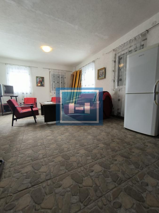 Vikendica sa velikim dvorištem i pomoćnim objektima u srcu Ravne Reke 43