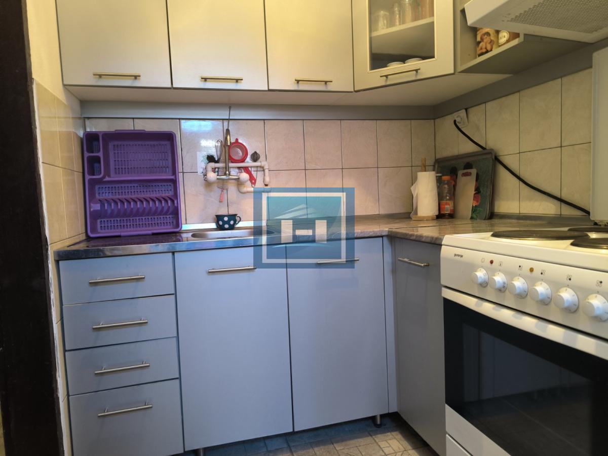 Vikendica sa velikim dvorištem i pomoćnim objektima u srcu Ravne Reke 5