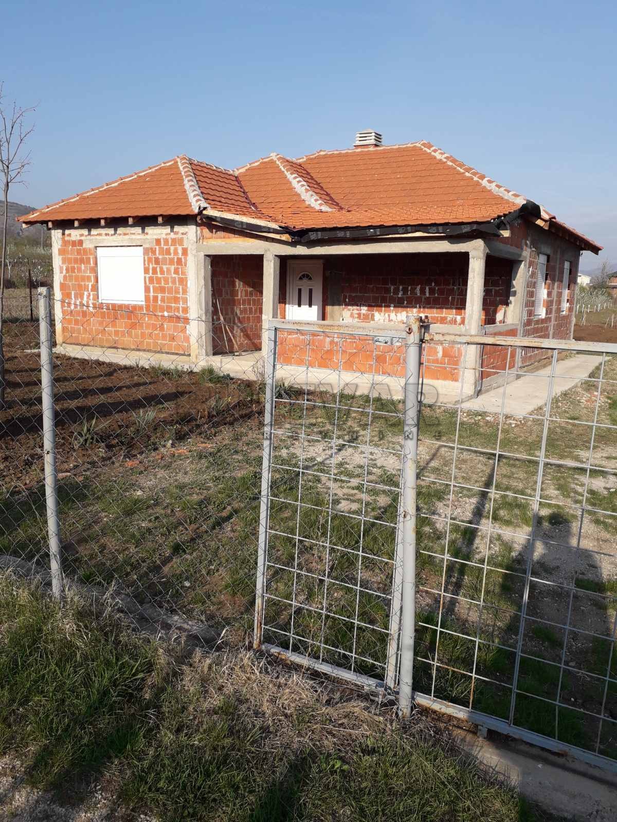 Trosobna kuća, 100 m2, Donji Matejevac, Matejevački put ID: p-013219 1
