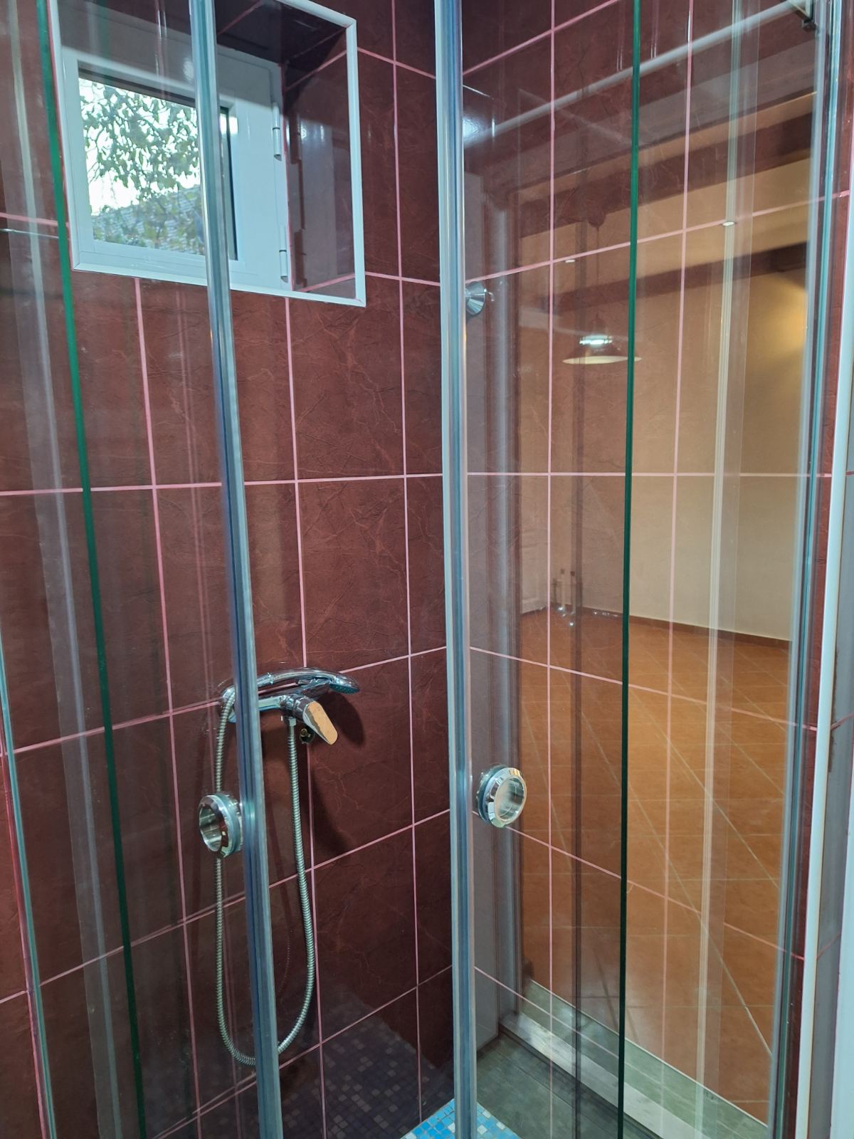 Prodajem kucu u centru Sremskih Karlovaca 3