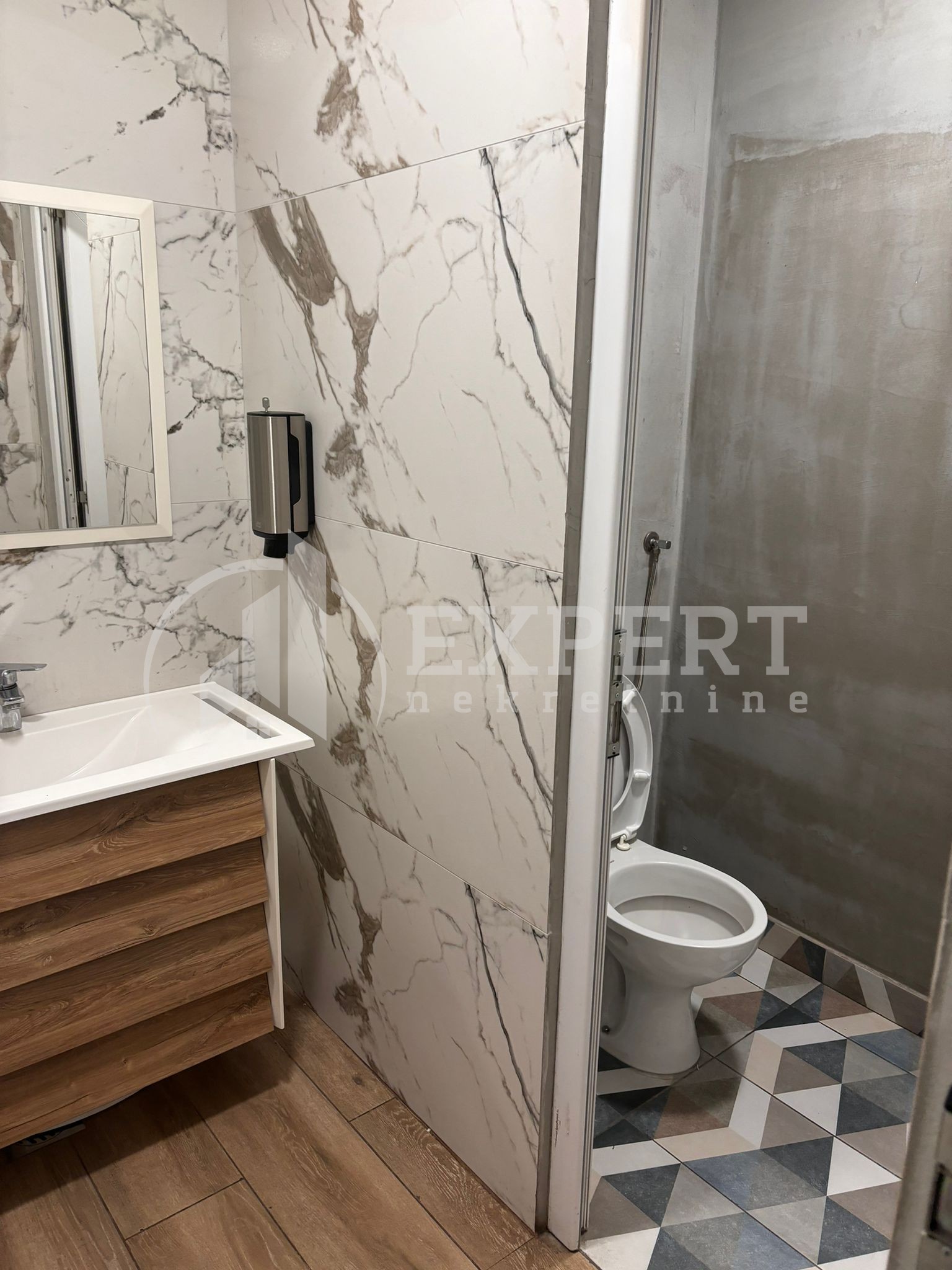 Lokal, 390 m2, Centar, Učitelj Tasina ID: i-013246 18